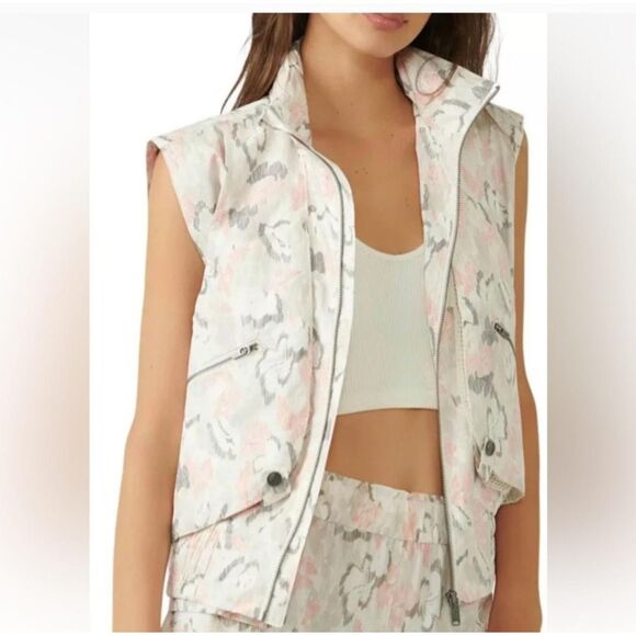 NWT Free People Movement Off The Grid Printed Vest Ivory Size S & M  395 - Picture 2 of 4